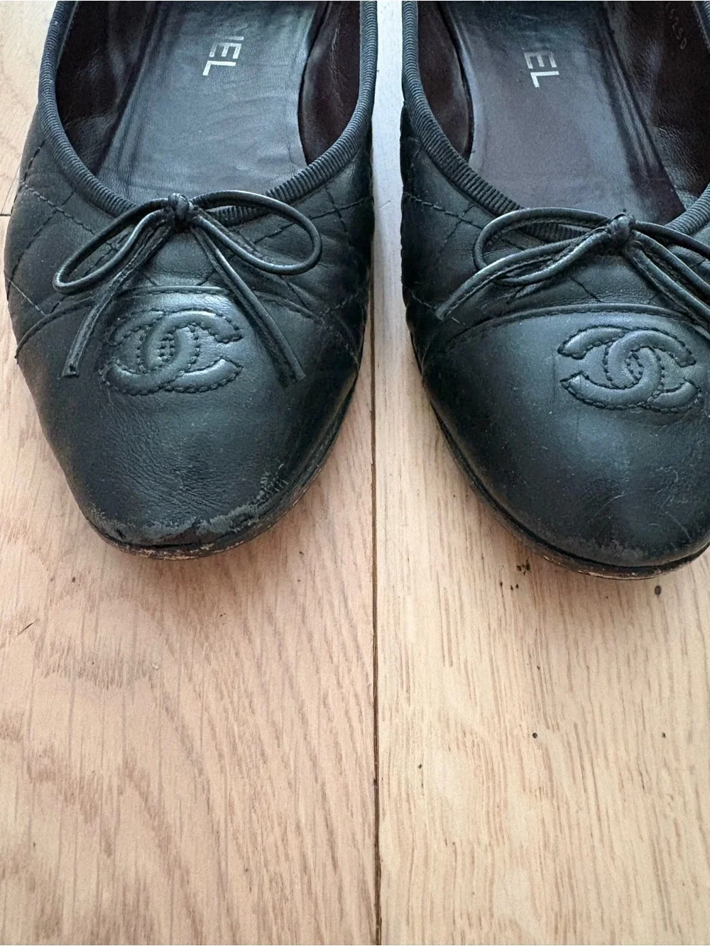 CHANEL Black ballet flats in Quilted Leather. Size 39